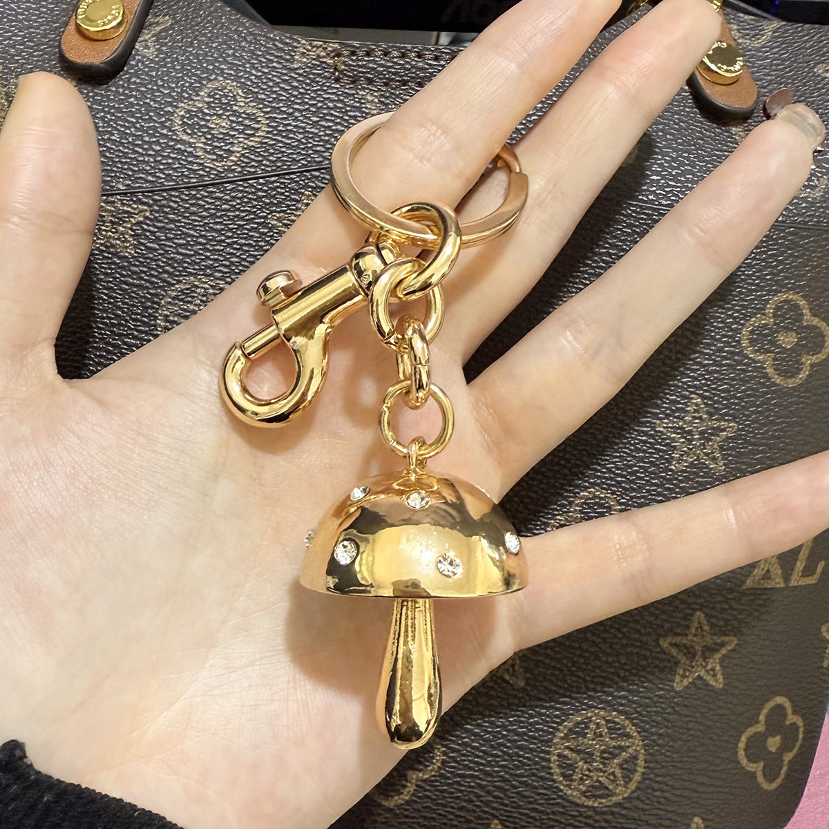 Wholesale Cute Mushroom Exquisite Metal Lock Keychain